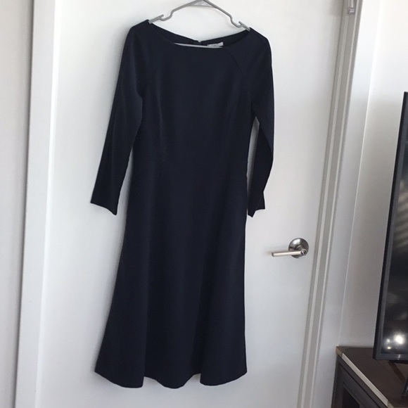Gorgeous H&M long sleeved dress with side pockets - Picture 2 of 9
